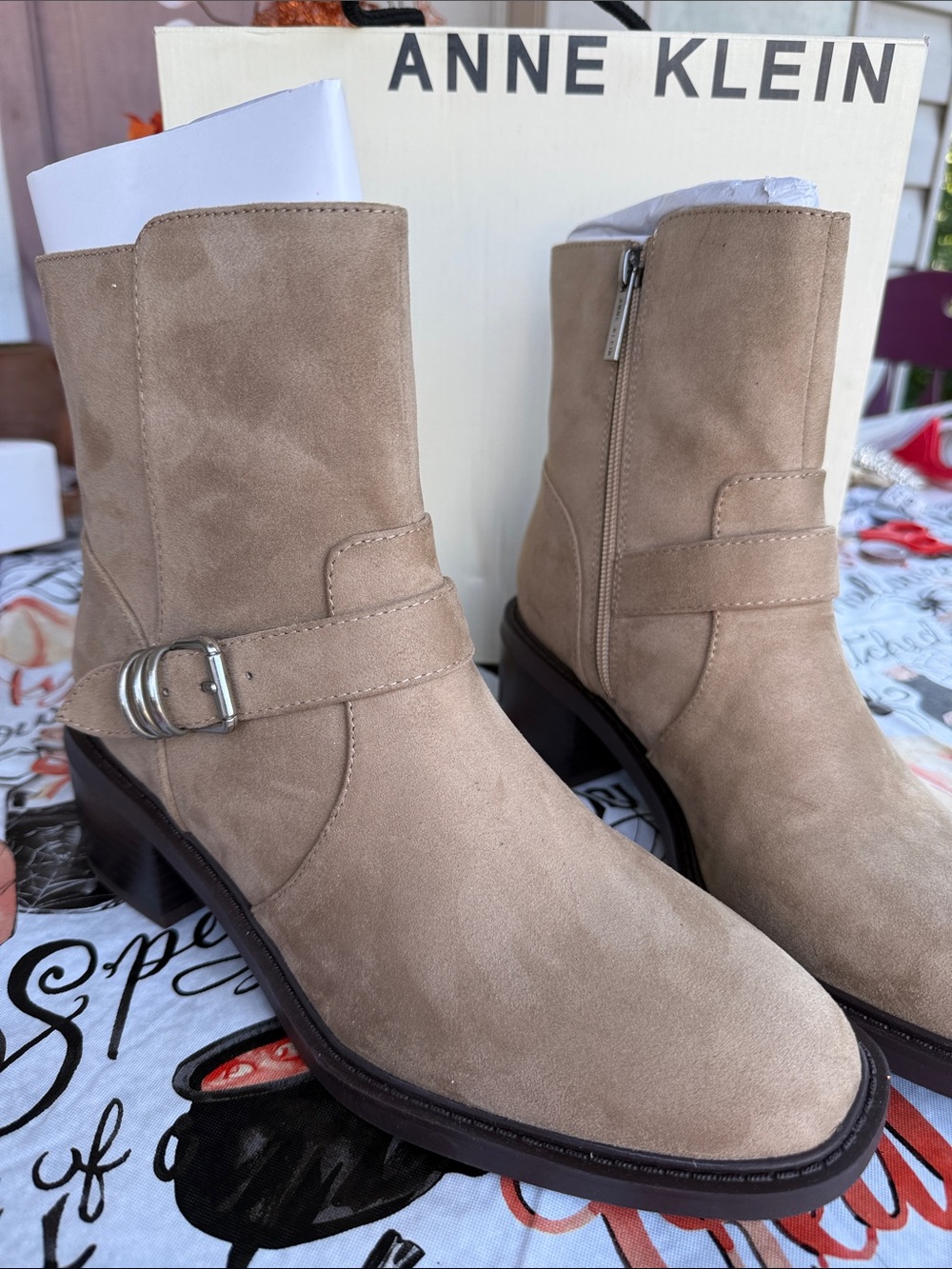 NWT in box Anne Klein Women’s size 9.5 Tan Leather & suede w/adjustable strap